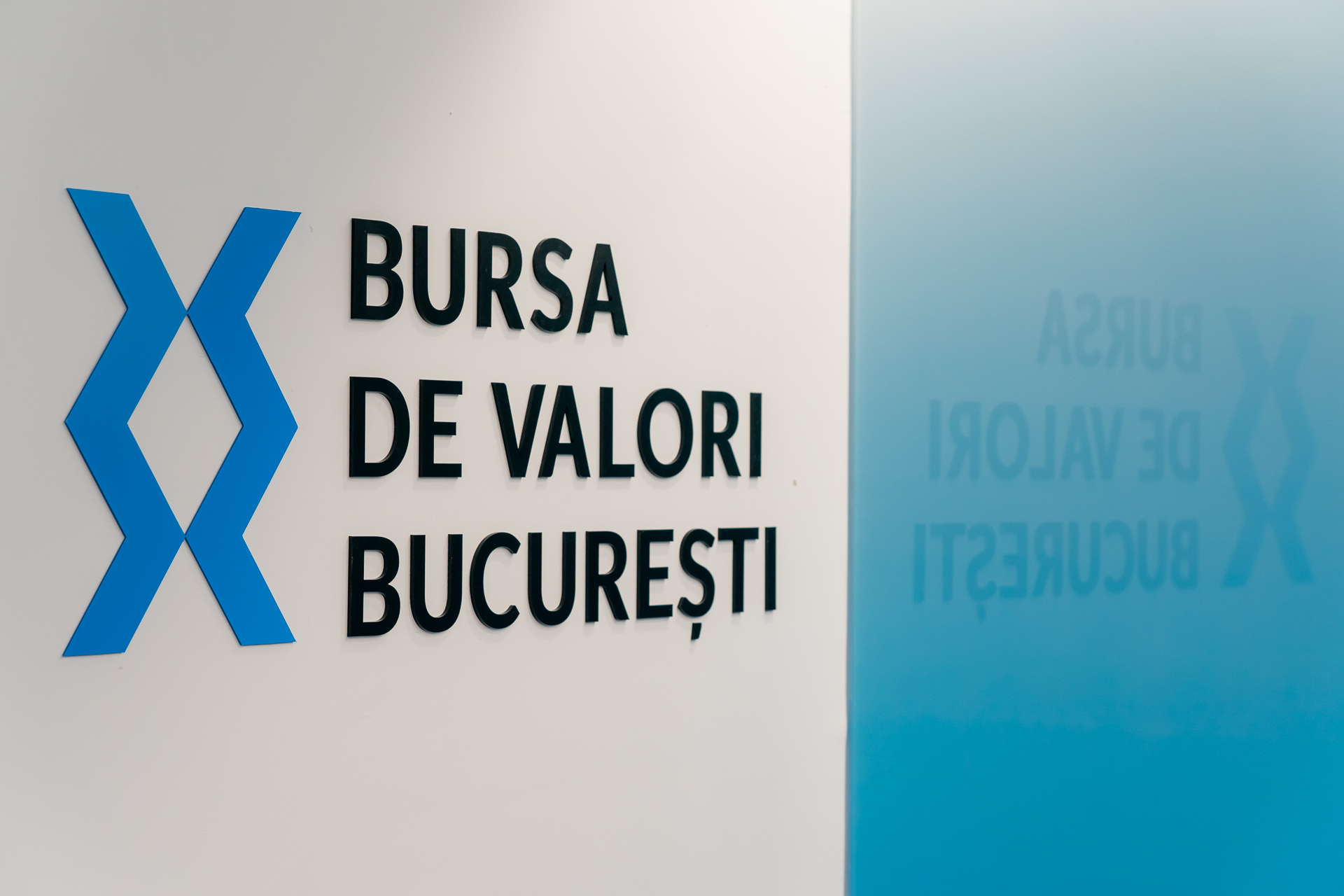 Swiss Capital şi PKO Securities recomandă „păstrare“ pentru acţiunile Petrom şi estimează un preţ similar cu cel actual până în vara lui 2026: 0,77 lei pe acţiune